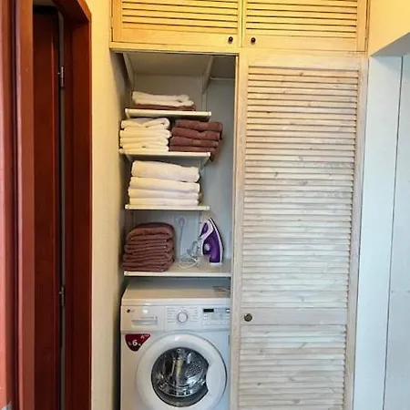 Cute With Amazing Balcony Near Center Lägenhet