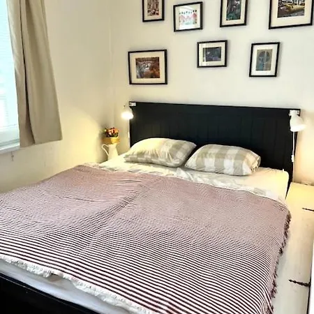 Lägenhet Cute With Amazing Balcony Near Center